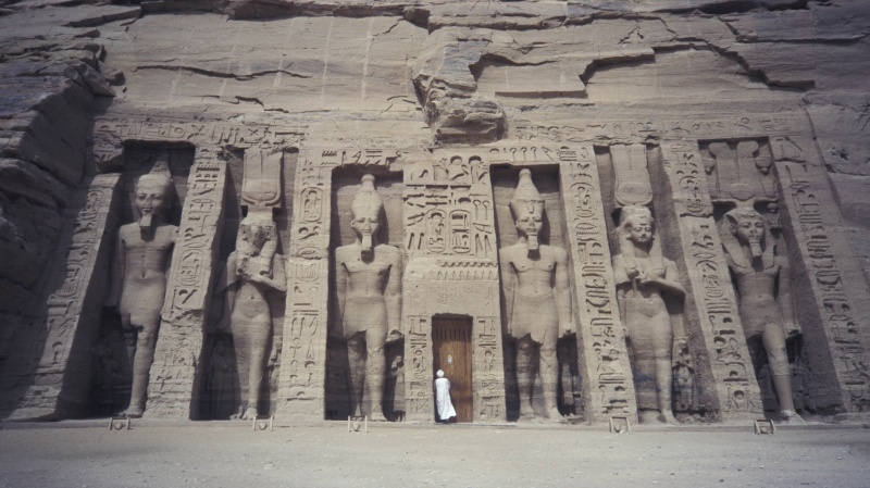 ファイル:アブシンベル小神殿001.jpg