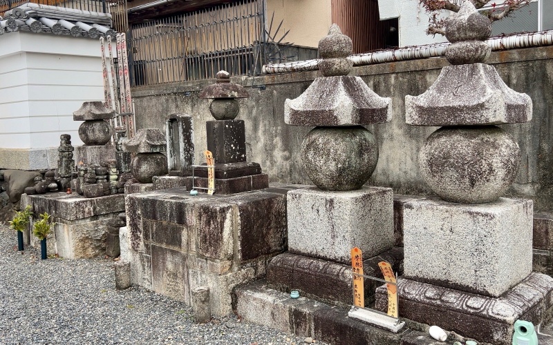 ファイル:上京阿弥陀寺・織田一族墓地 (4).jpg