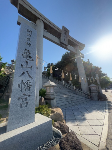 ファイル:下関亀山八幡宮・鳥居 (1).jpg