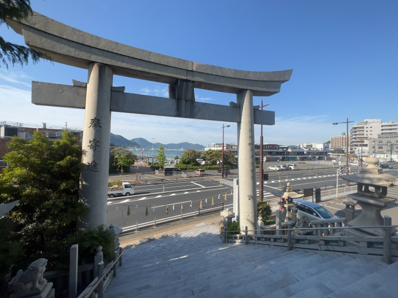 ファイル:下関亀山八幡宮・鳥居 (3).jpg