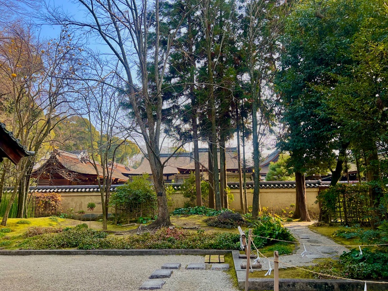 ファイル:下鴨神社・三井神社・側面.jpg