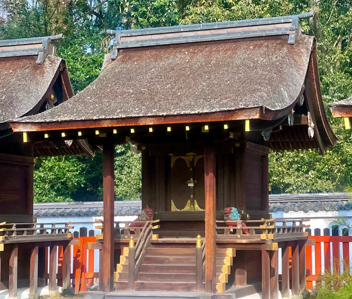 ファイル:下鴨神社・三井神社・本殿・中社 (1).jpg