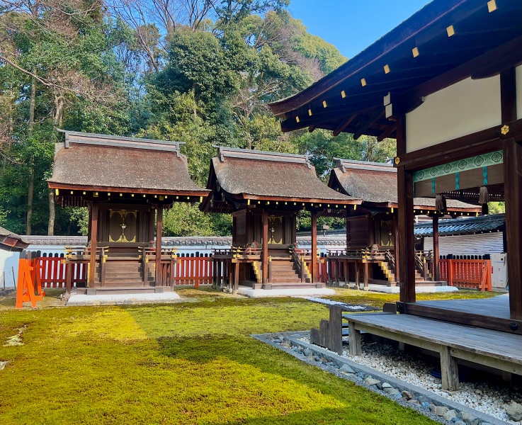 ファイル:下鴨神社・三井神社・本殿 (3).jpg