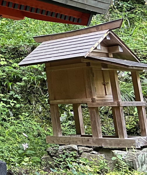 ファイル:中津川熊野神社・境内社 (2).jpg