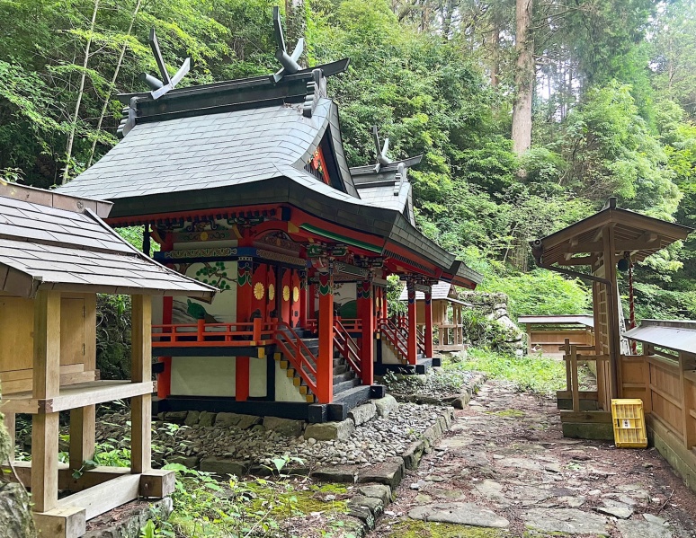 ファイル:中津川熊野神社・本殿 (1).jpg
