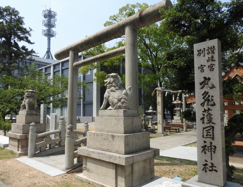ファイル:丸亀護国神社 (3).jpg