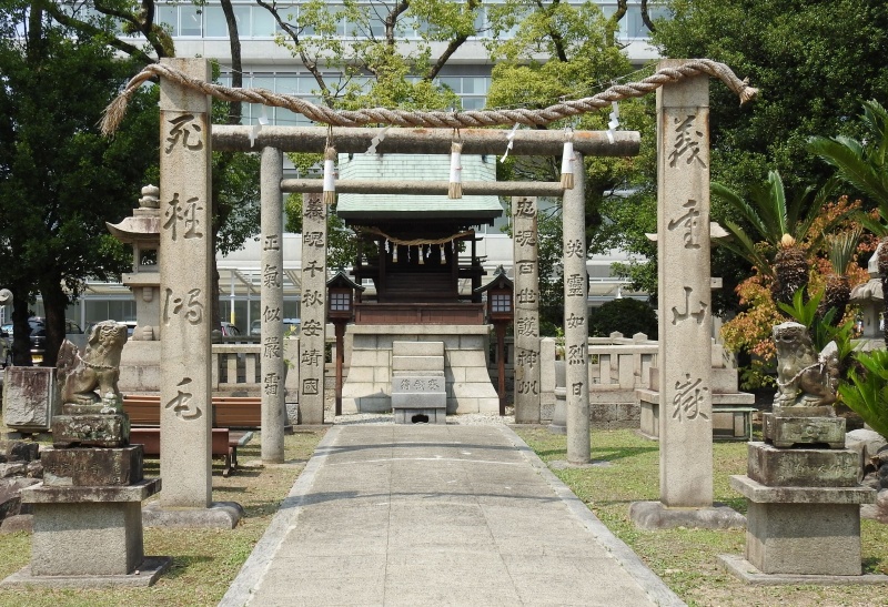 ファイル:丸亀護国神社 (4).jpg