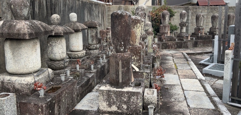 ファイル:京都十念寺・住職墓地 (3).jpg