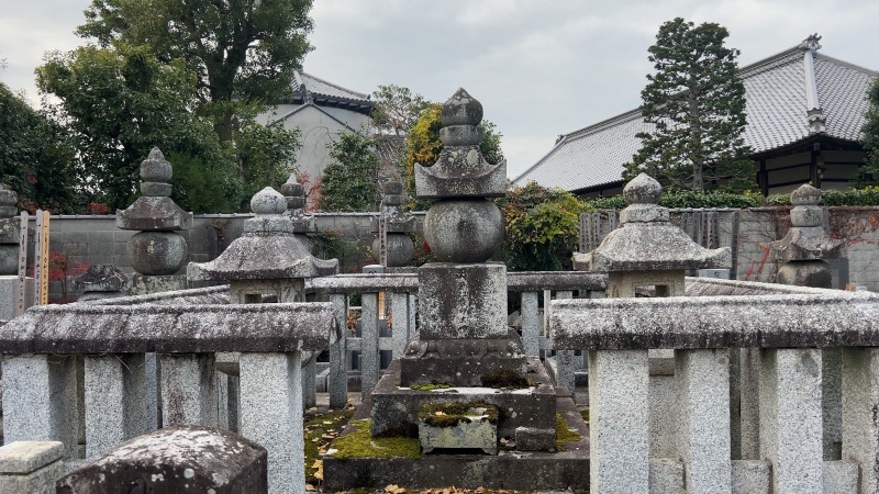 ファイル:京都十念寺・墓地 (2).jpg