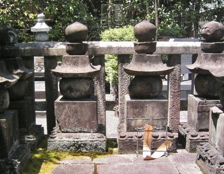 ファイル:京都大雲院・島津家墓地-03.jpeg