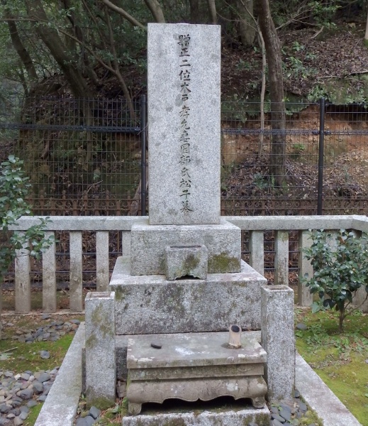 ファイル:京都霊山護国神社・木戸孝允墓 (1).jpg