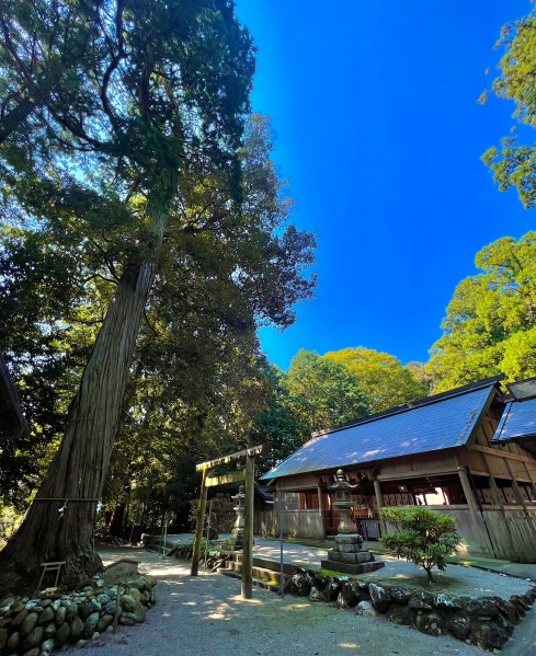 ファイル:佐那神社・拝殿 (1).jpg
