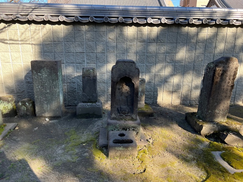 ファイル:南林寺由緒墓・第04列004.jpg