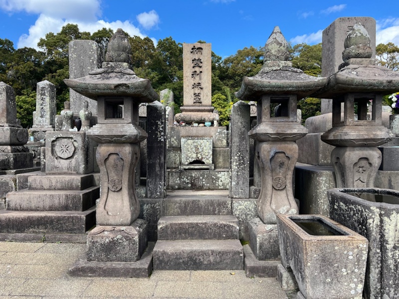 ファイル:南洲神社・南洲墓地・B上段最前列・1西側001.jpg