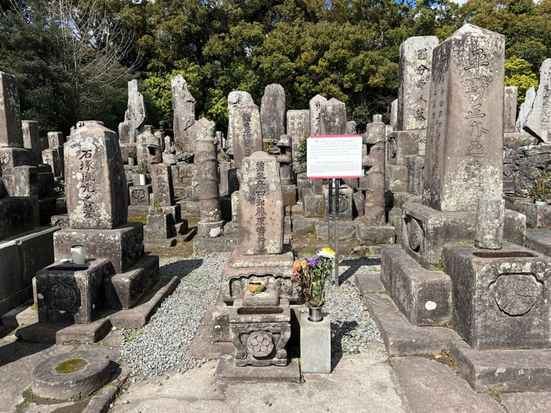 ファイル:南洲神社・南洲墓地・B上段最前列・1西側009.jpg