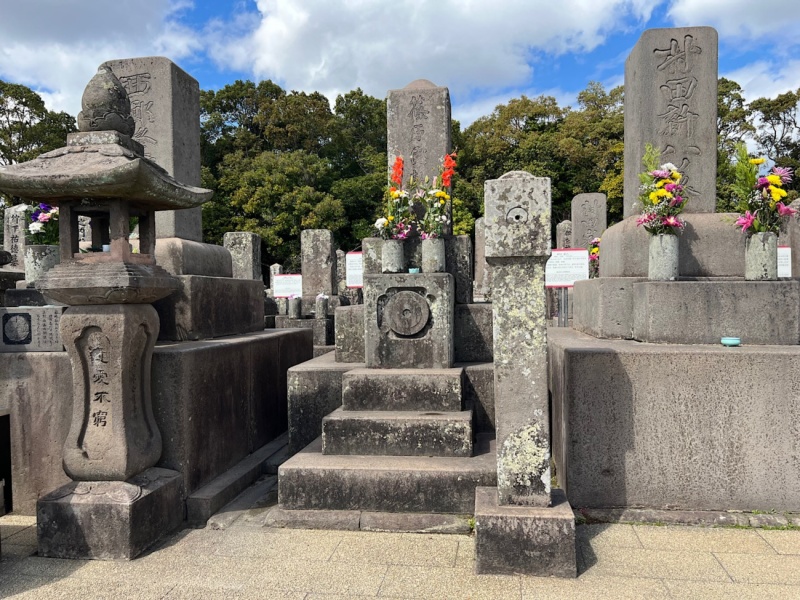 ファイル:南洲神社・南洲墓地・B上段最前列・2東側001.jpg