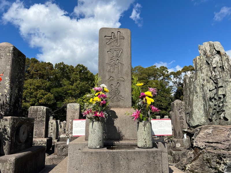 ファイル:南洲神社・南洲墓地・B上段最前列・2東側002.jpg