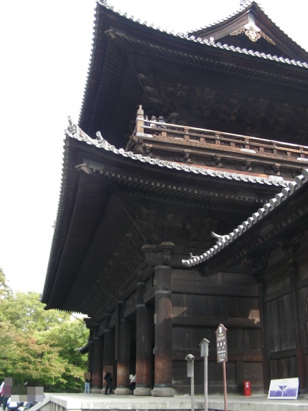 ファイル:南禅寺・三門・側面.jpg