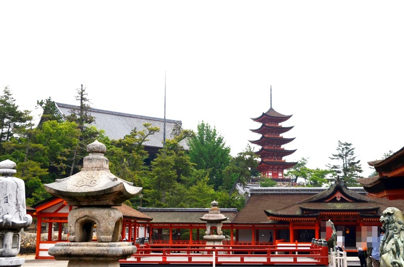 ファイル:厳島神社・舞台・五重塔.jpg