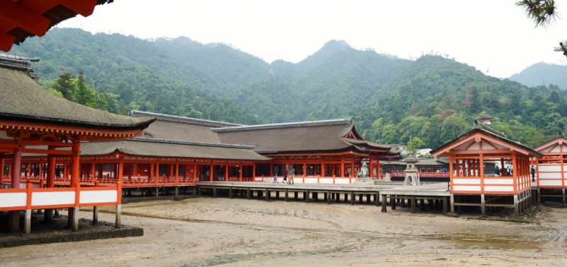 ファイル:厳島神社・舞台・廻廊001.jpg