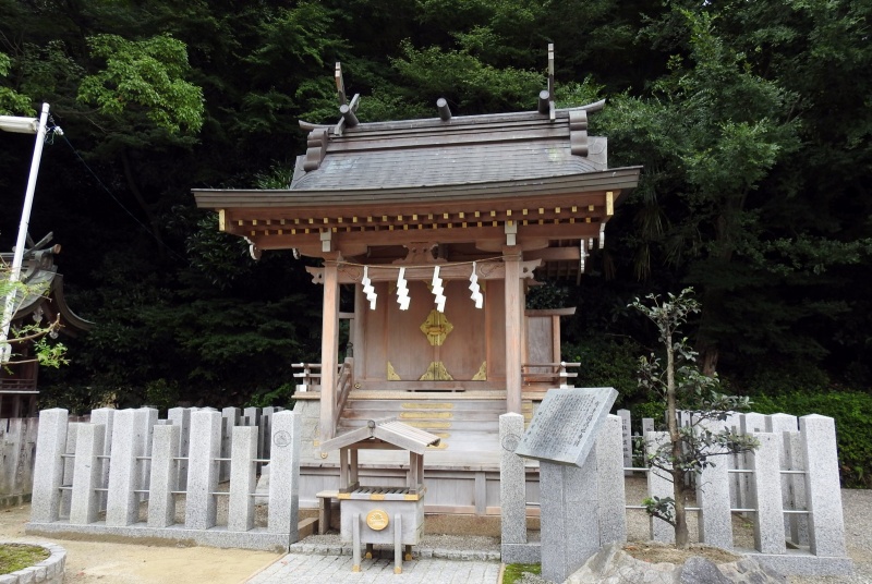 ファイル:四條畷神社 (2).jpg