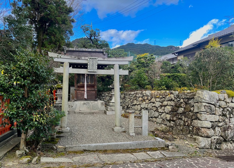 ファイル:坂本・大富騎鈴神社 (2).jpg