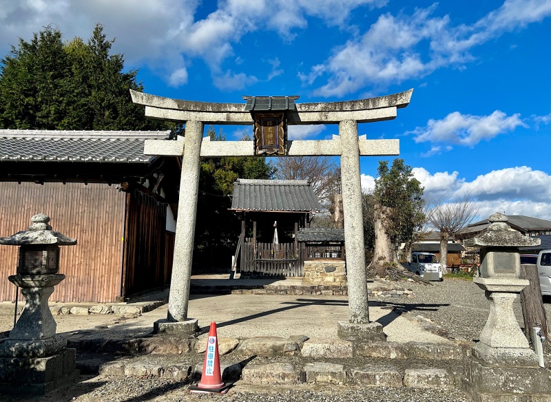 ファイル:坂本・郡園神社 (2).jpg