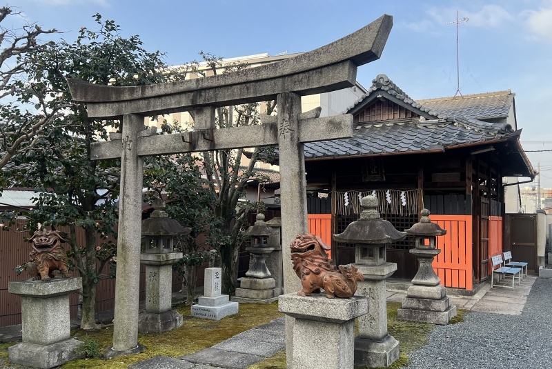 ファイル:城興寺・薬院稲荷神社.jpg