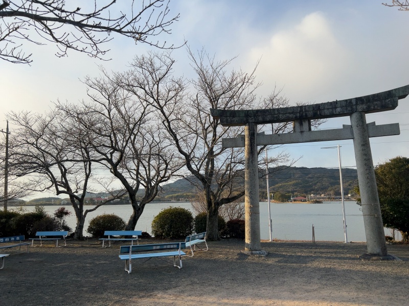 ファイル:大村神社・池.jpg