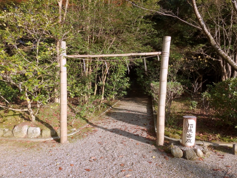 ファイル:奈良県護国神社・招魂斎庭 (3).jpg