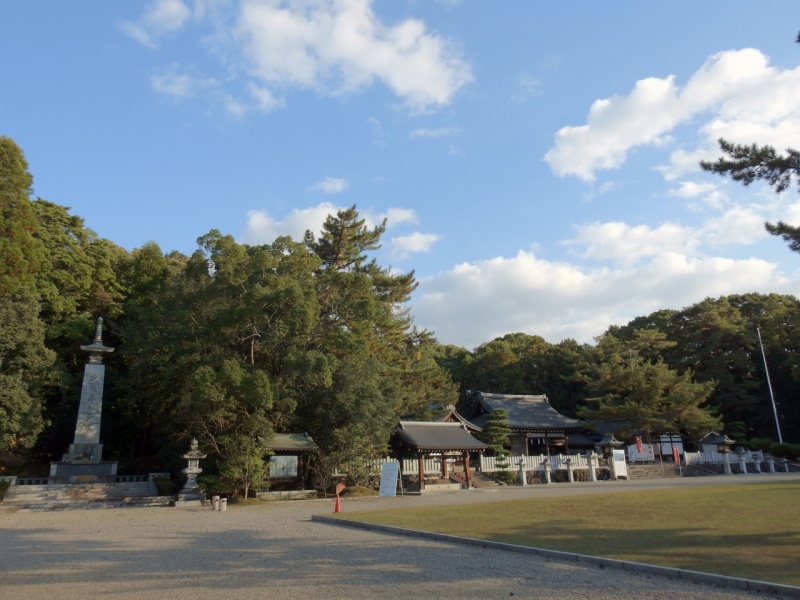 ファイル:奈良県護国神社・拝殿 (1).jpg