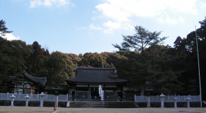 奈良県護国神社・拝殿 (3).jpg