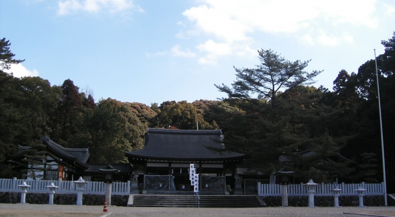 ファイル:奈良県護国神社・拝殿 (3).jpg