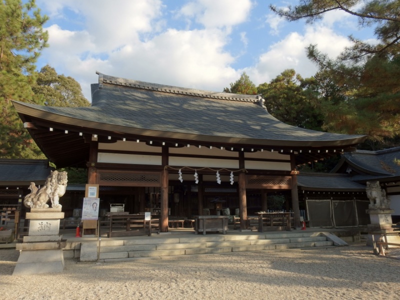 ファイル:奈良県護国神社・拝殿 (4).jpg