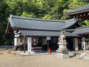 奈良県護国神社・拝殿 (5).jpg