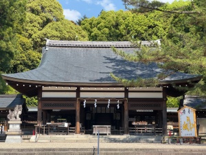 奈良県護国神社・拝殿 (9).jpg
