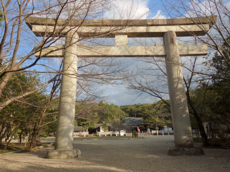 ファイル:奈良県護国神社・鳥居 (3).jpg