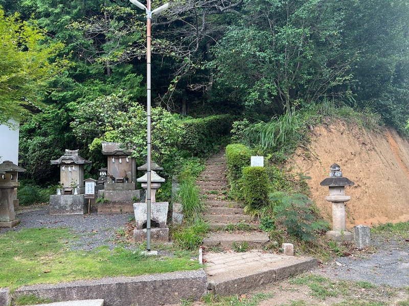 ファイル:富田護国神社・1社殿-02.jpg