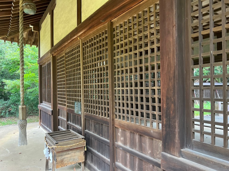 ファイル:富田護国神社・1社殿-18拝殿.jpg