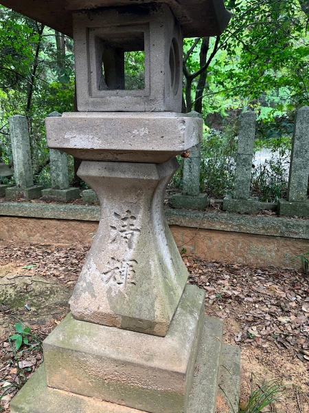 ファイル:富田護国神社・2招魂場-03燈籠.jpg