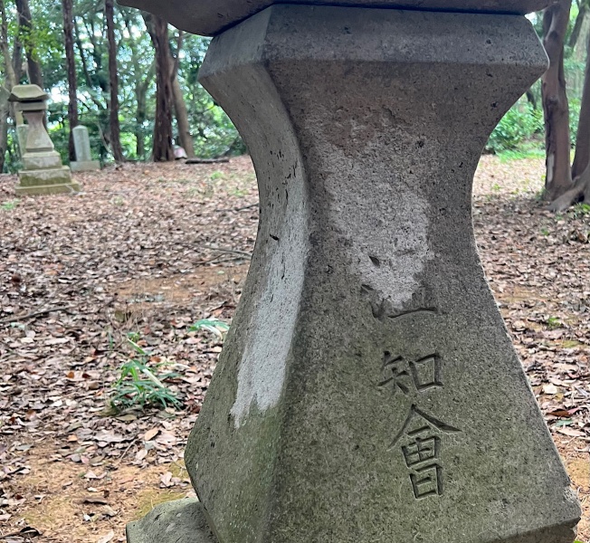 ファイル:富田護国神社・2招魂場-05燈籠.jpg