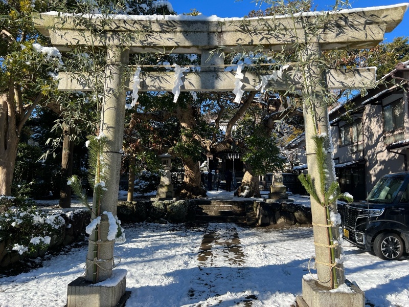 ファイル:寿福寺隣の八坂神社.jpg