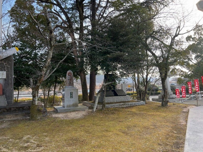 ファイル:山口県護国神社・慰霊碑 (3).jpg