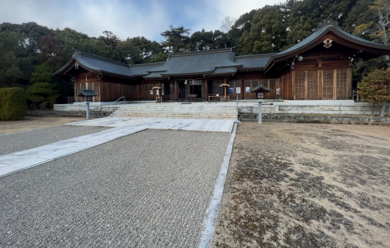 ファイル:山口県護国神社・拝殿 (5).jpg