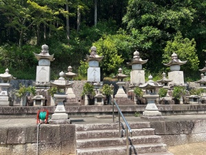 岡山妙覚寺・歴代住職墓地-02.jpg