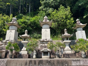 岡山妙覚寺・歴代住職墓地-11.jpg