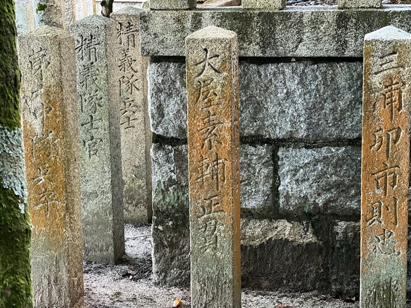 ファイル:岩国護国神社・招魂場・2墓碑・2北側001.jpg