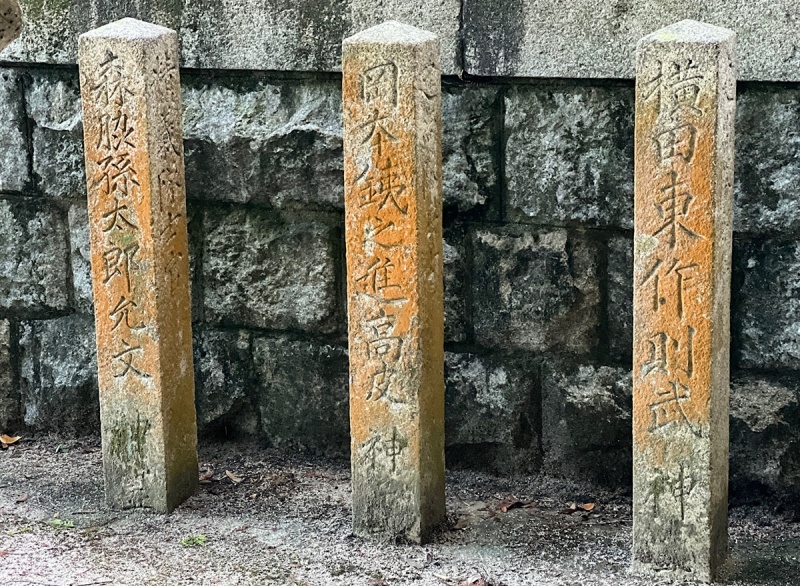 ファイル:岩国護国神社・招魂場・2墓碑・2北側005.jpg