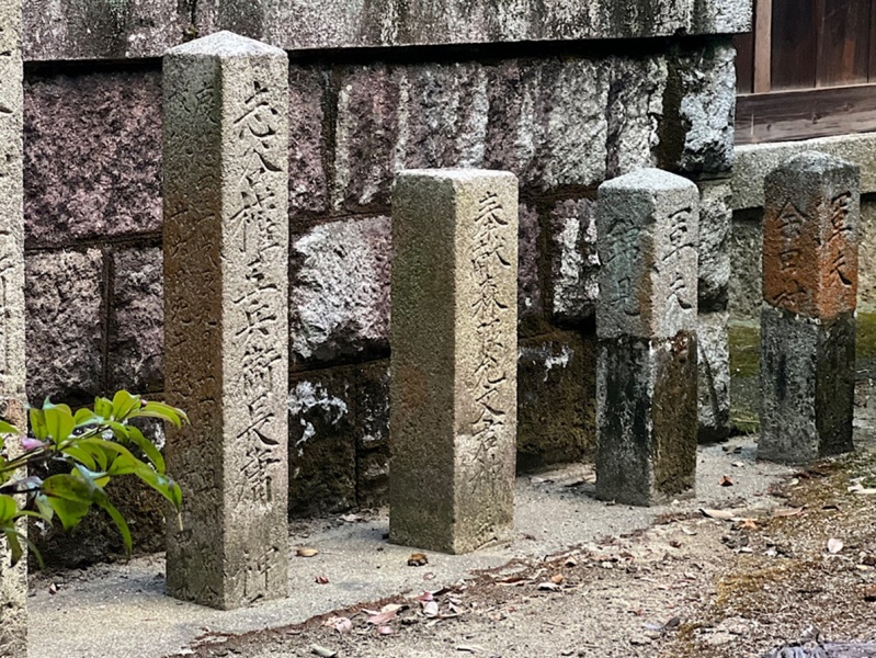ファイル:岩国護国神社・招魂場・2墓碑・3西側06.jpg