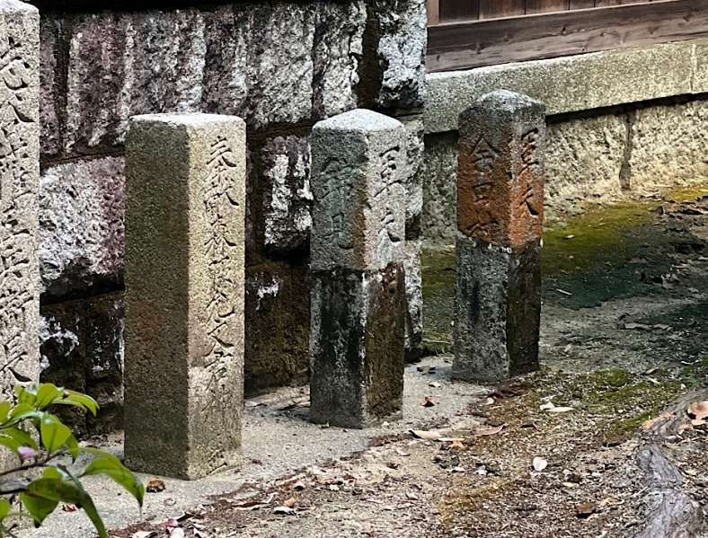 ファイル:岩国護国神社・招魂場・2墓碑・3西側07.jpg